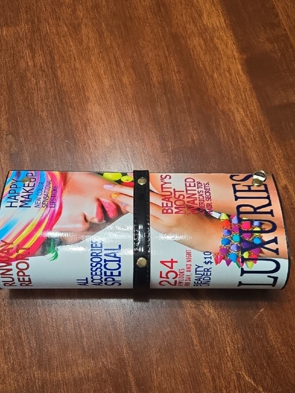 Stylish Magazine-Print Clutch Wristlet in Multi-Color - Picture 2 of 6